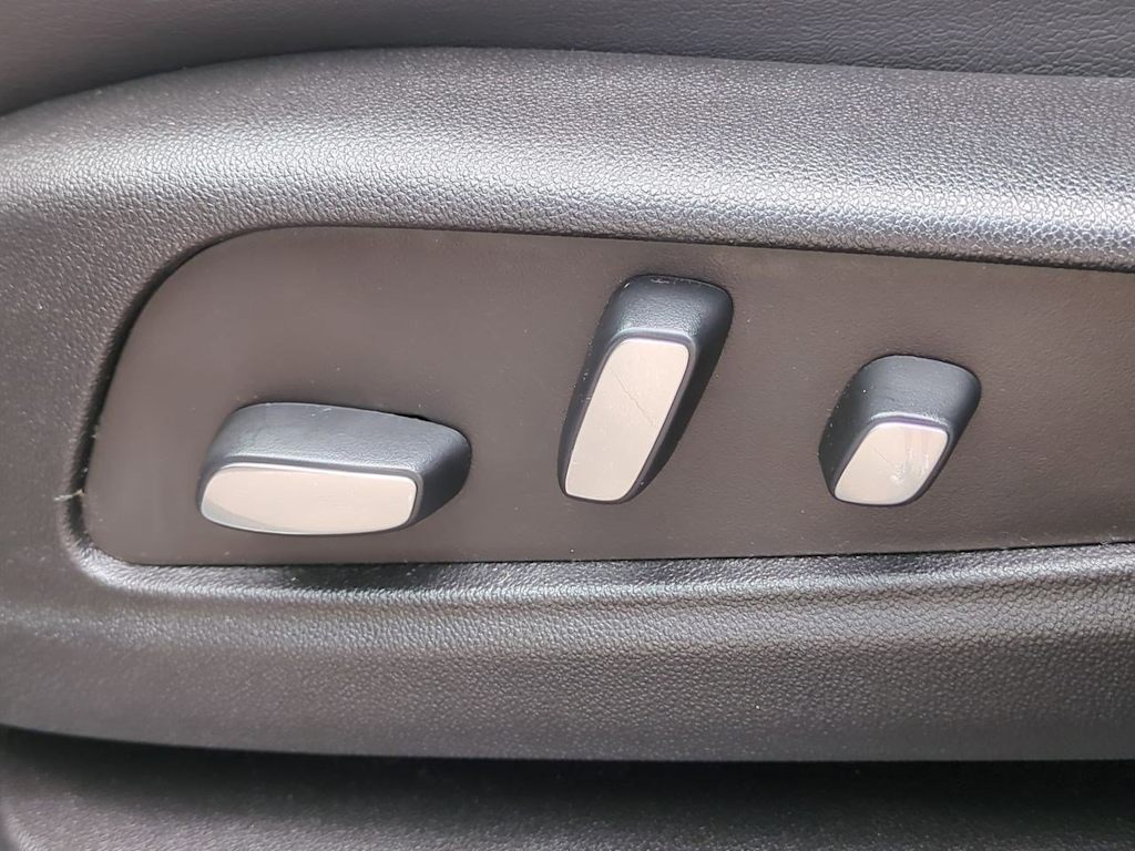 Thumbnail: 2023 Cadillac XT5 - 25