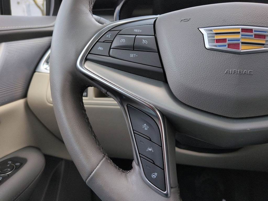 Thumbnail: 2023 Cadillac XT5 - 30