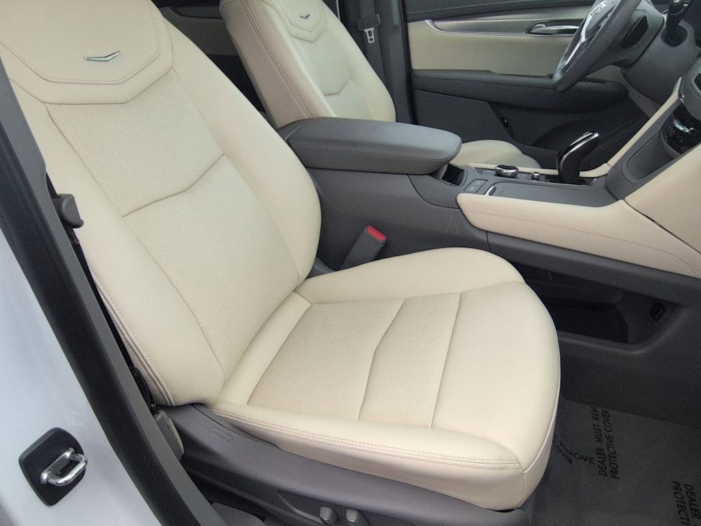 Thumbnail: 2023 Cadillac XT5 - 12