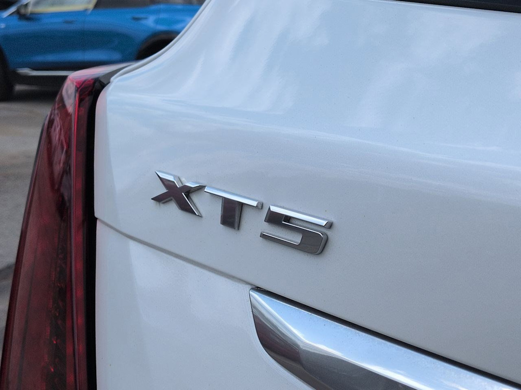 Thumbnail: 2023 Cadillac XT5 - 25