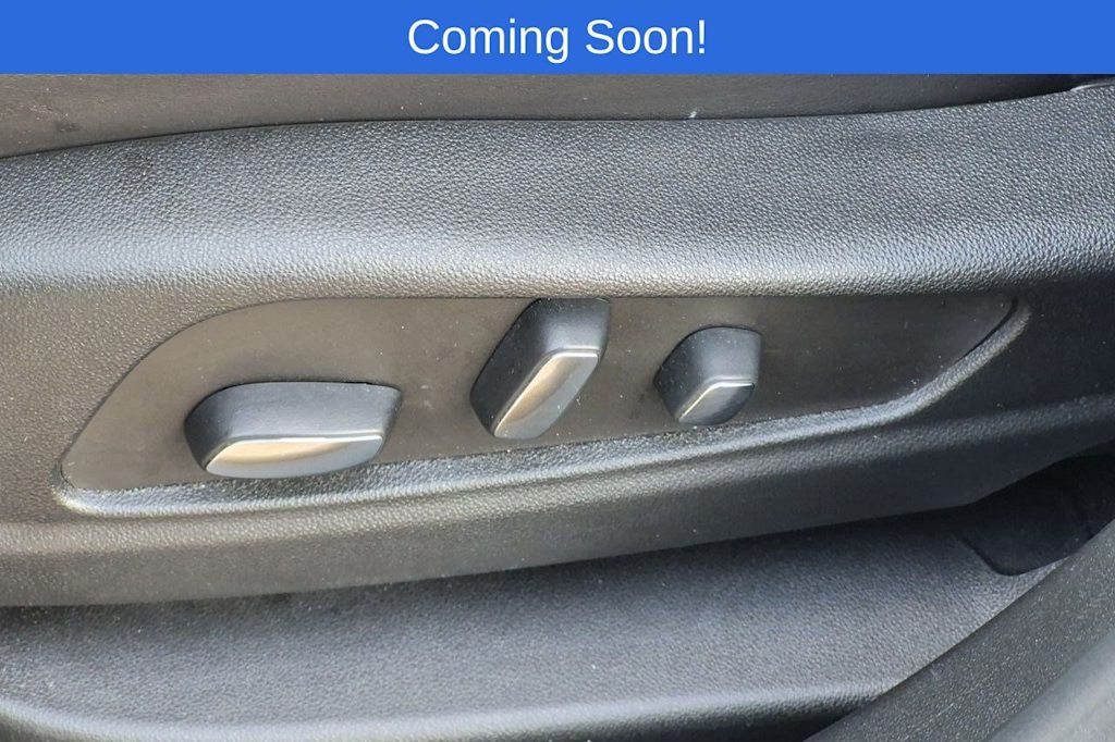 Thumbnail: 2023 Cadillac XT5 - 23