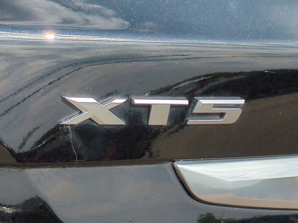 Thumbnail: 2023 Cadillac XT5 - 23