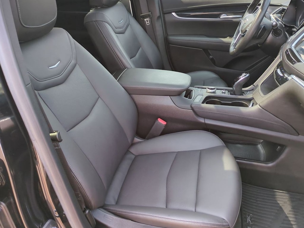 Thumbnail: 2023 Cadillac XT5 - 11