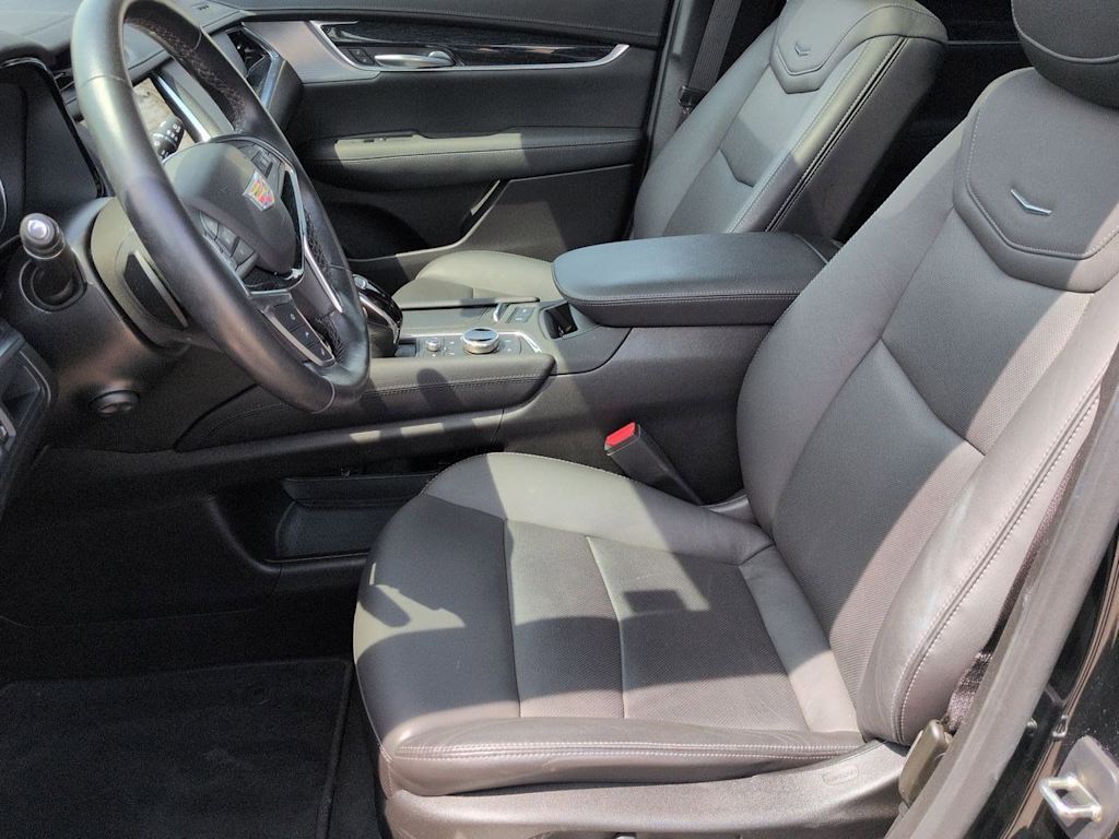 Thumbnail: 2023 Cadillac XT5 - 9