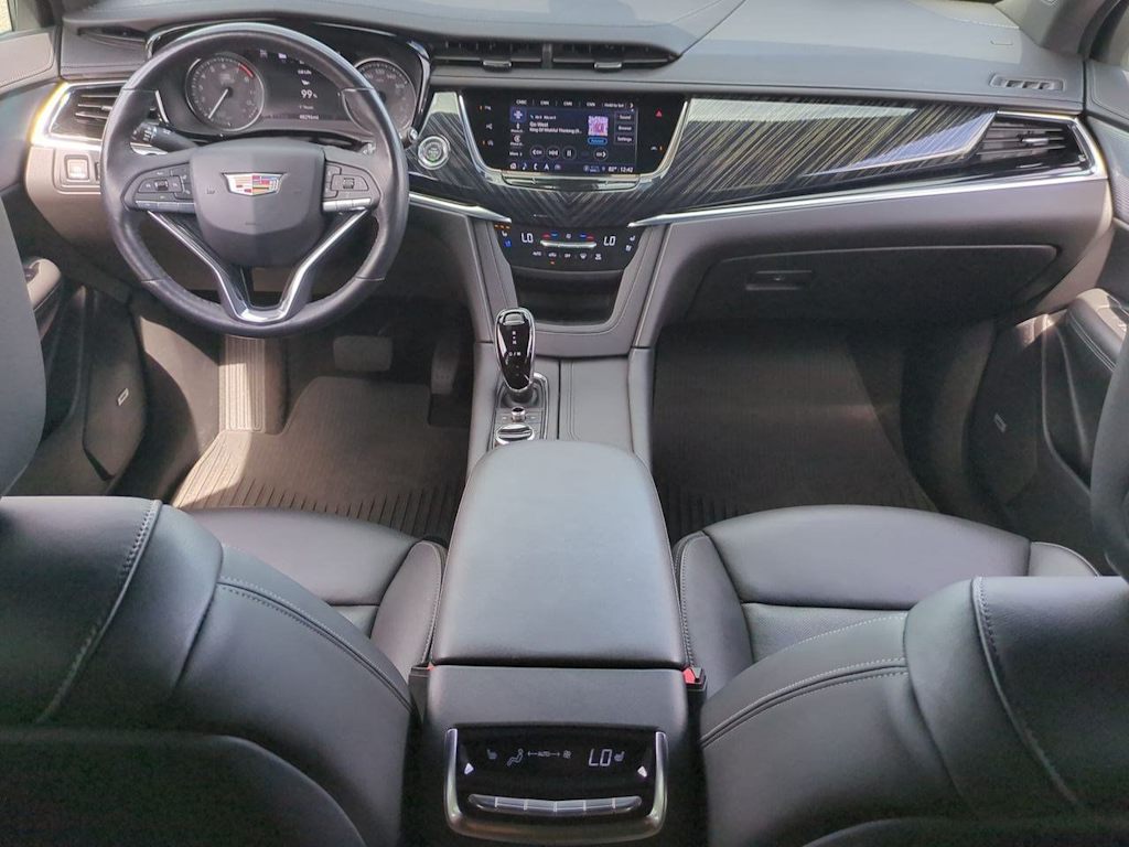 Thumbnail: 2023 Cadillac XT6 - 13