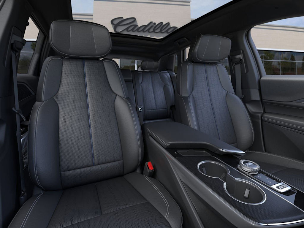 Thumbnail: 2025 Cadillac Lyriq - 7