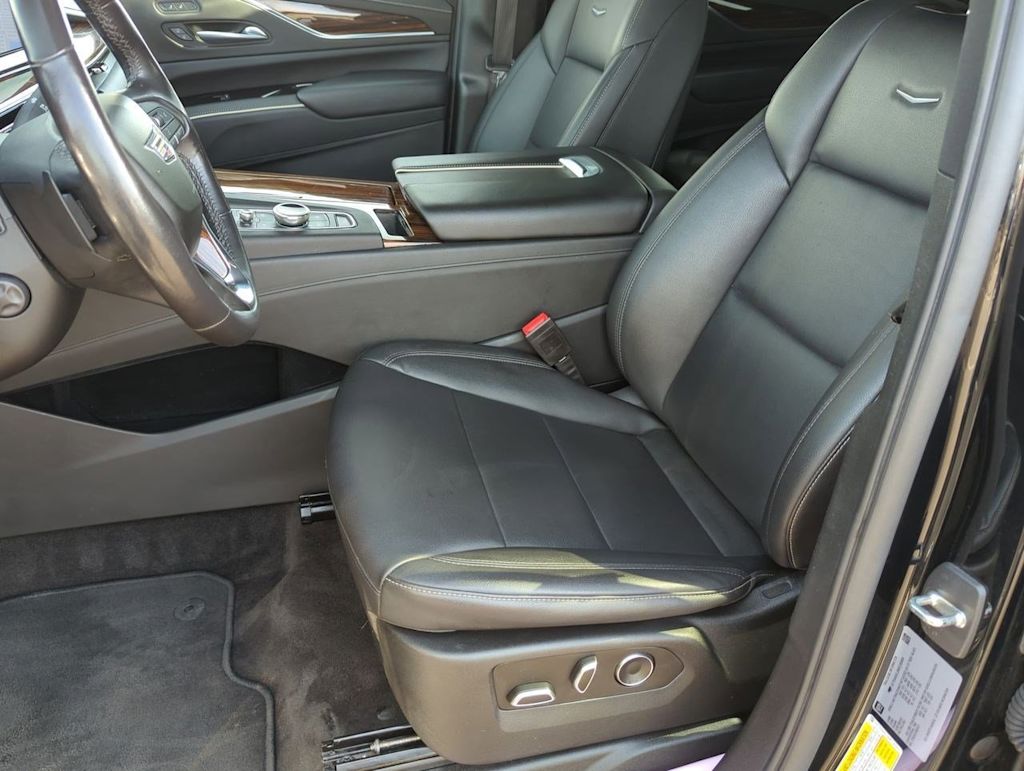 2022 Cadillac Escalade Luxury 10