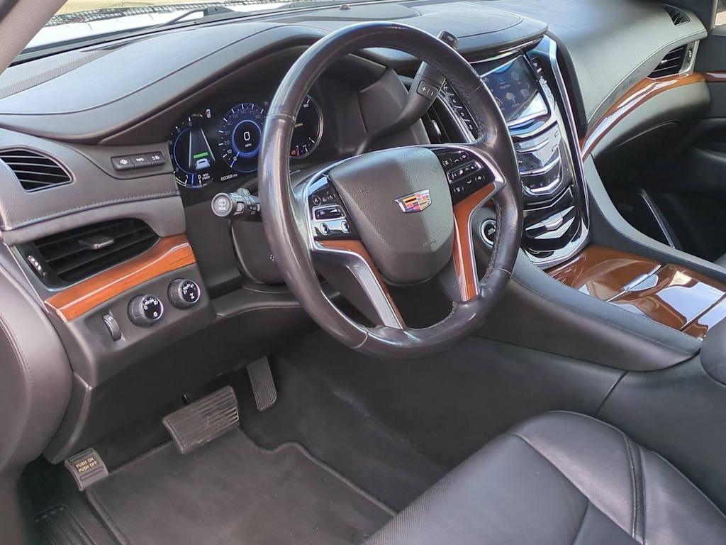 2018 Cadillac Escalade Luxury 2