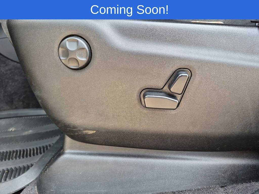 Thumbnail: 2011 Jeep Grand Cherokee - 24