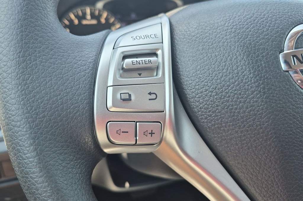 Thumbnail: 2017 Nissan Altima - 28