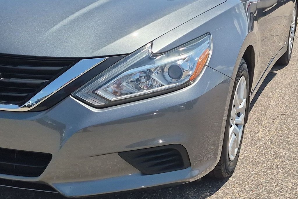 Thumbnail: 2017 Nissan Altima - 23