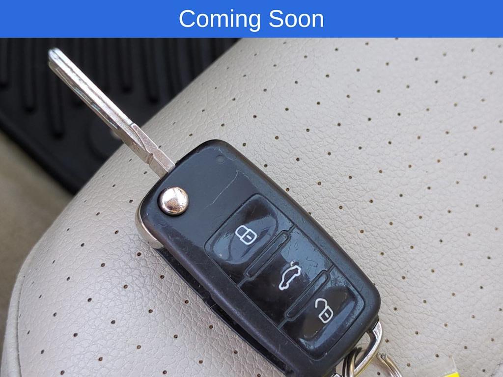 Thumbnail: 2012 Volkswagen Passat - 32