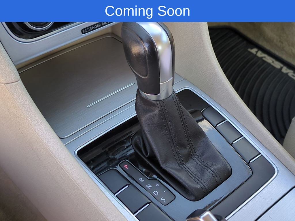 Thumbnail: 2012 Volkswagen Passat - 16