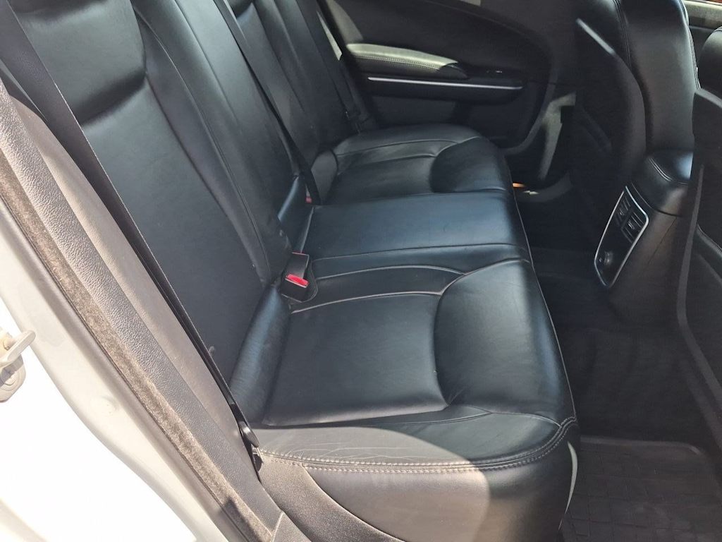 Thumbnail: 2014 Chrysler 300 - 26