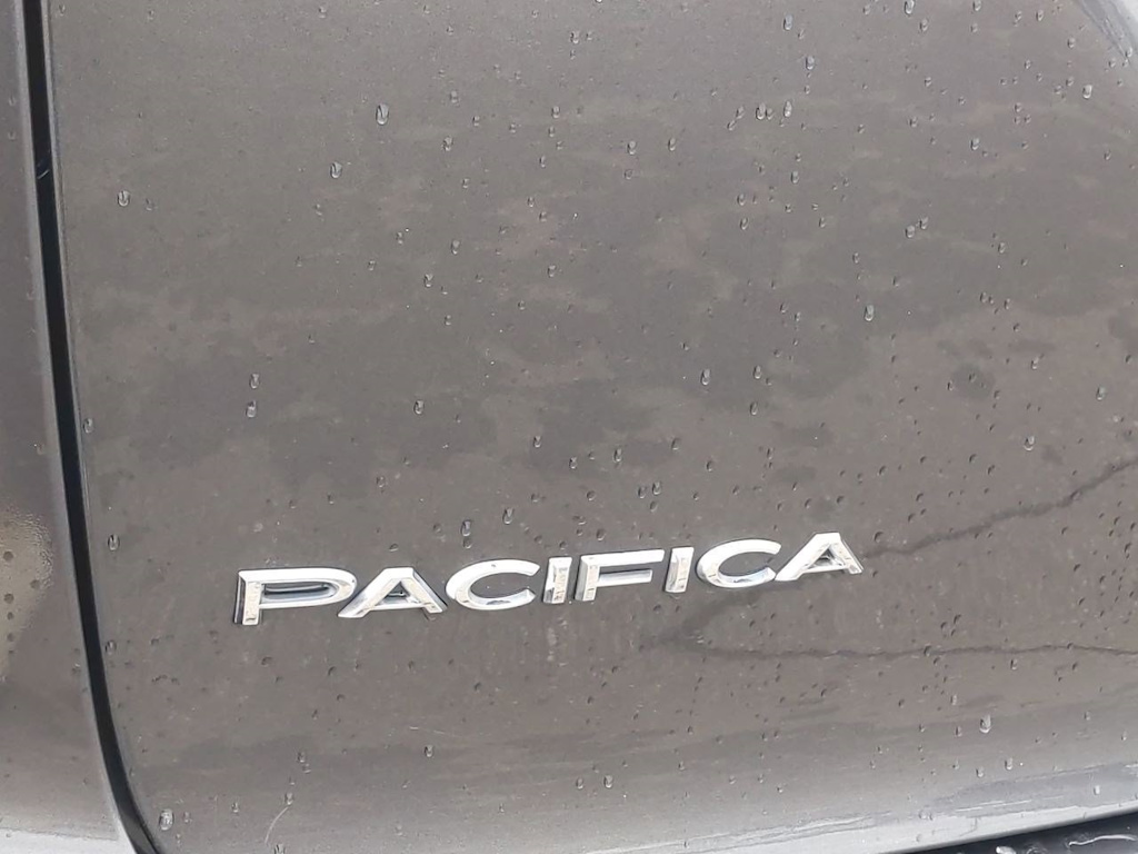 2022 Chrysler Pacifica Touring L 24