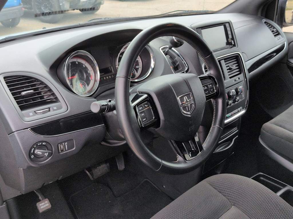 Thumbnail: 2019 Dodge Grand Caravan - 2