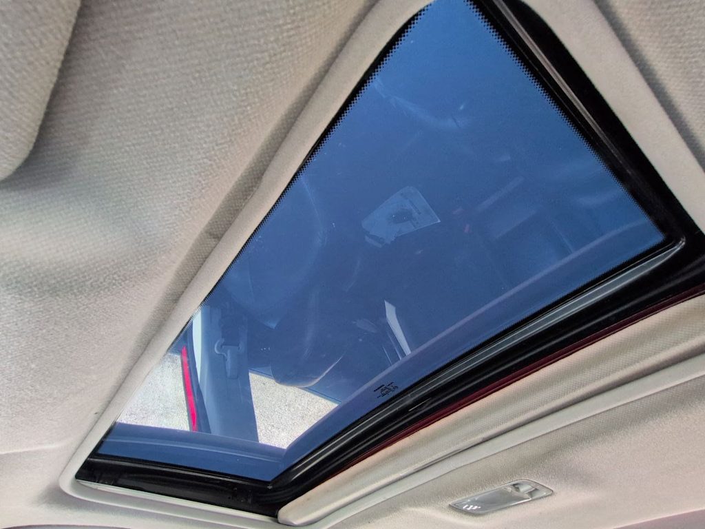 Thumbnail: 2015 Nissan Sentra - 25