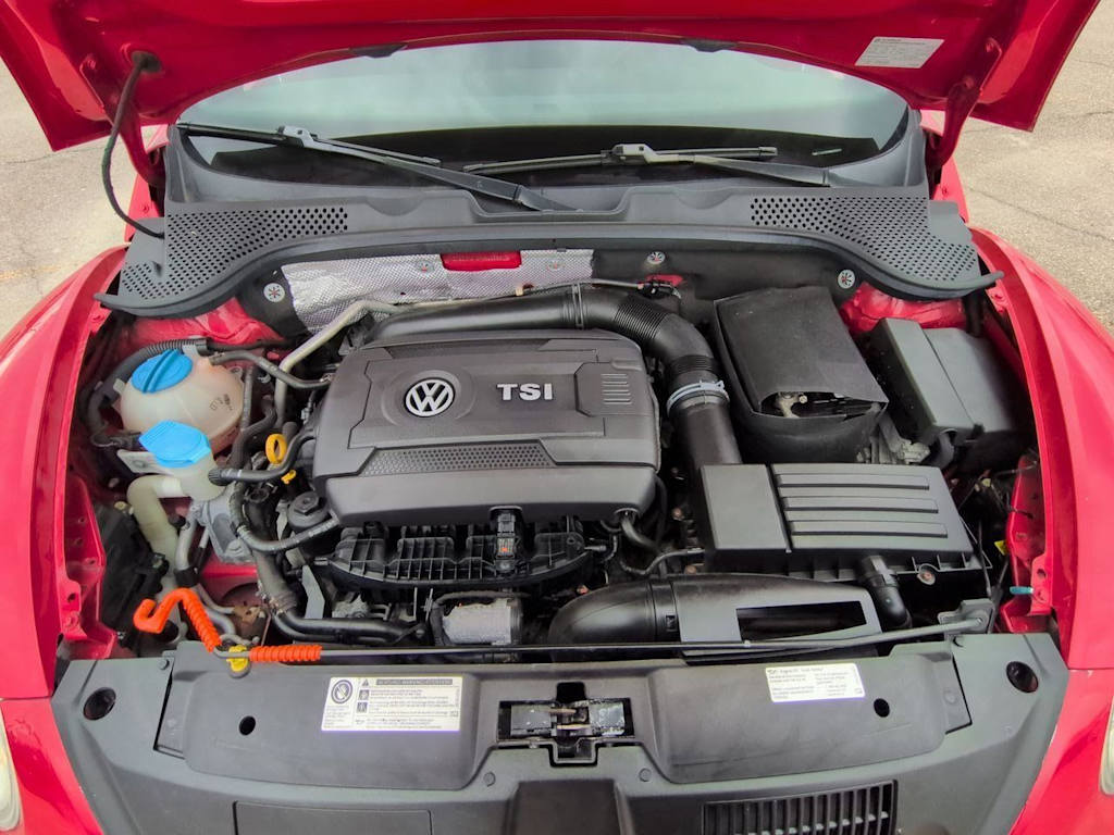 Thumbnail: 2015 Volkswagen Beetle - 9
