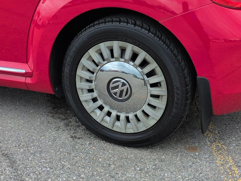 Thumbnail: 2015 Volkswagen Beetle - 8