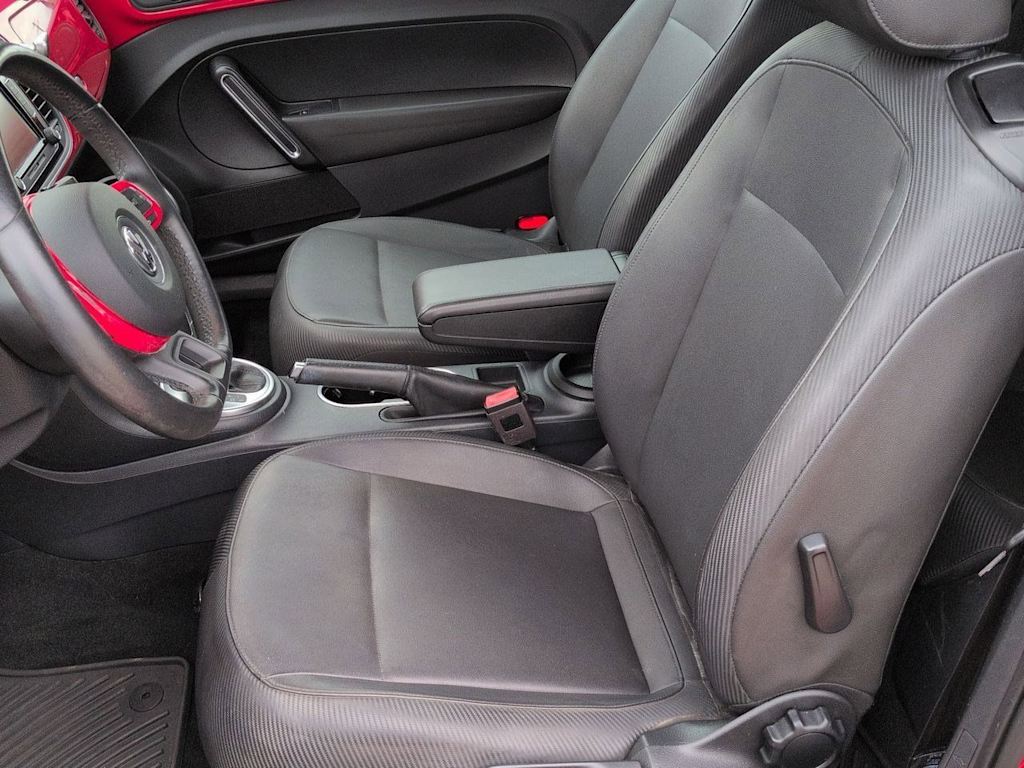 Thumbnail: 2015 Volkswagen Beetle - 11