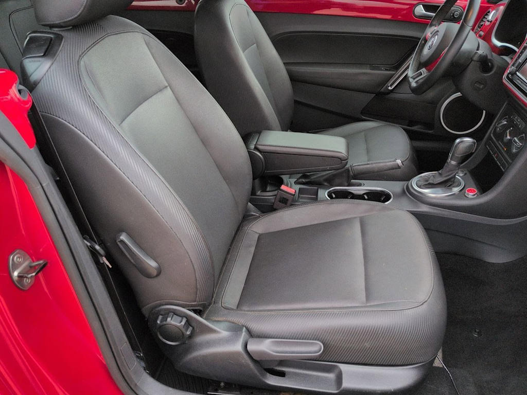 Thumbnail: 2015 Volkswagen Beetle - 26