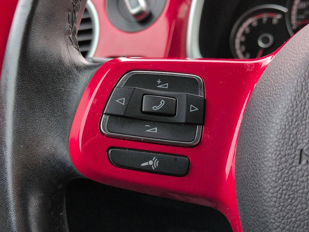 Thumbnail: 2015 Volkswagen Beetle - 27