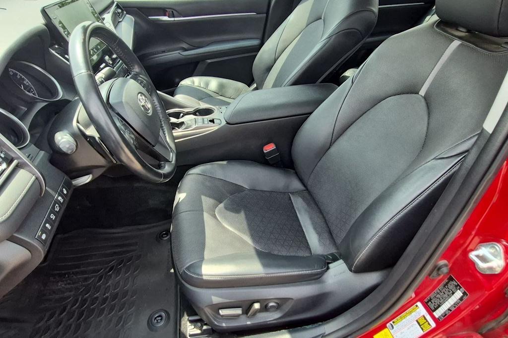 Thumbnail: 2021 Toyota Camry - 11
