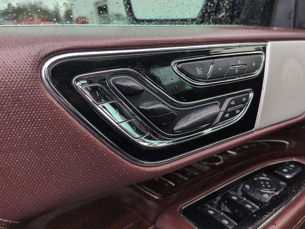 Thumbnail: 2019 Lincoln Navigator - 24