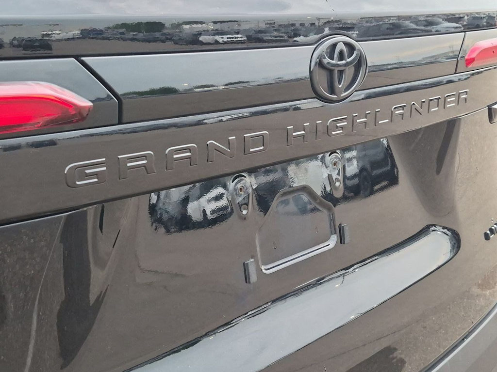 Thumbnail: 2024 Toyota Grand Highlander - 17