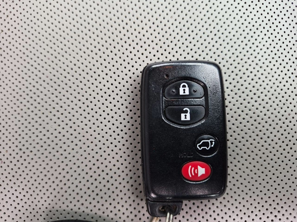Thumbnail: 2012 Toyota Highlander - 18