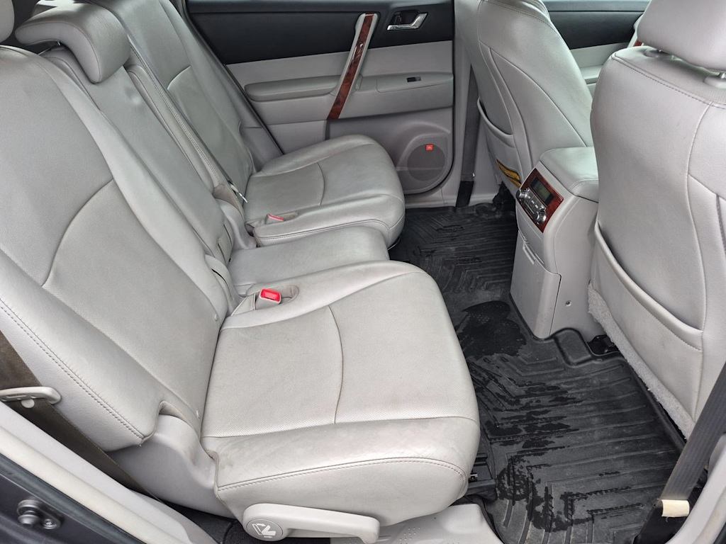 Thumbnail: 2012 Toyota Highlander - 28