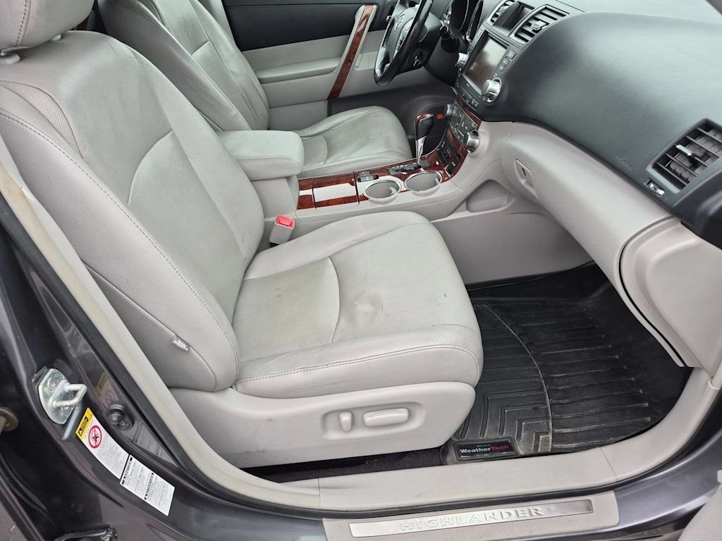 Thumbnail: 2012 Toyota Highlander - 31