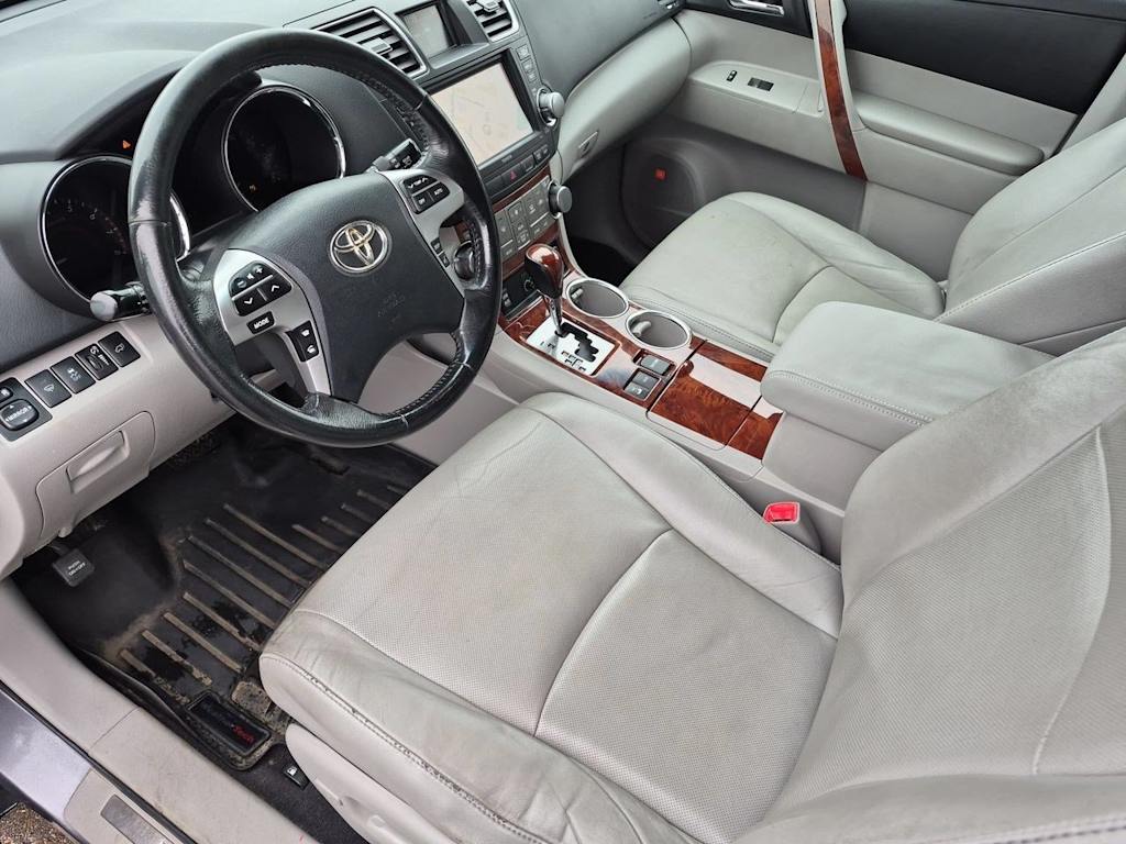 Thumbnail: 2012 Toyota Highlander - 11
