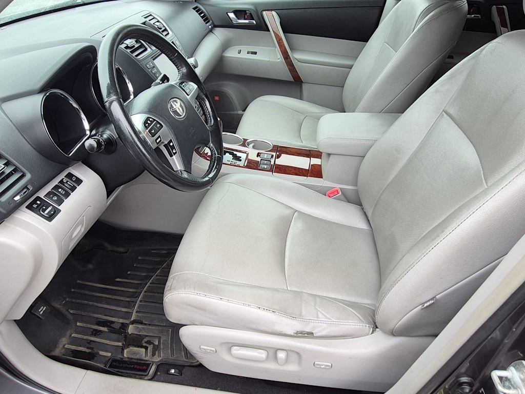 Thumbnail: 2012 Toyota Highlander - 12