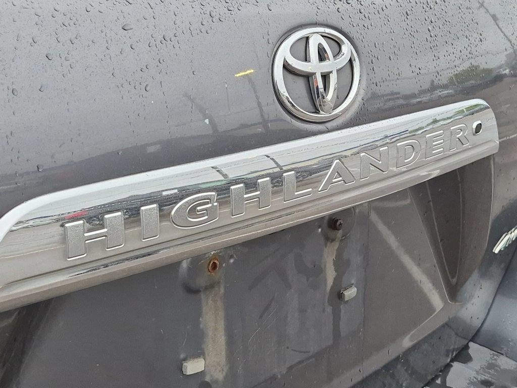 Thumbnail: 2012 Toyota Highlander - 24