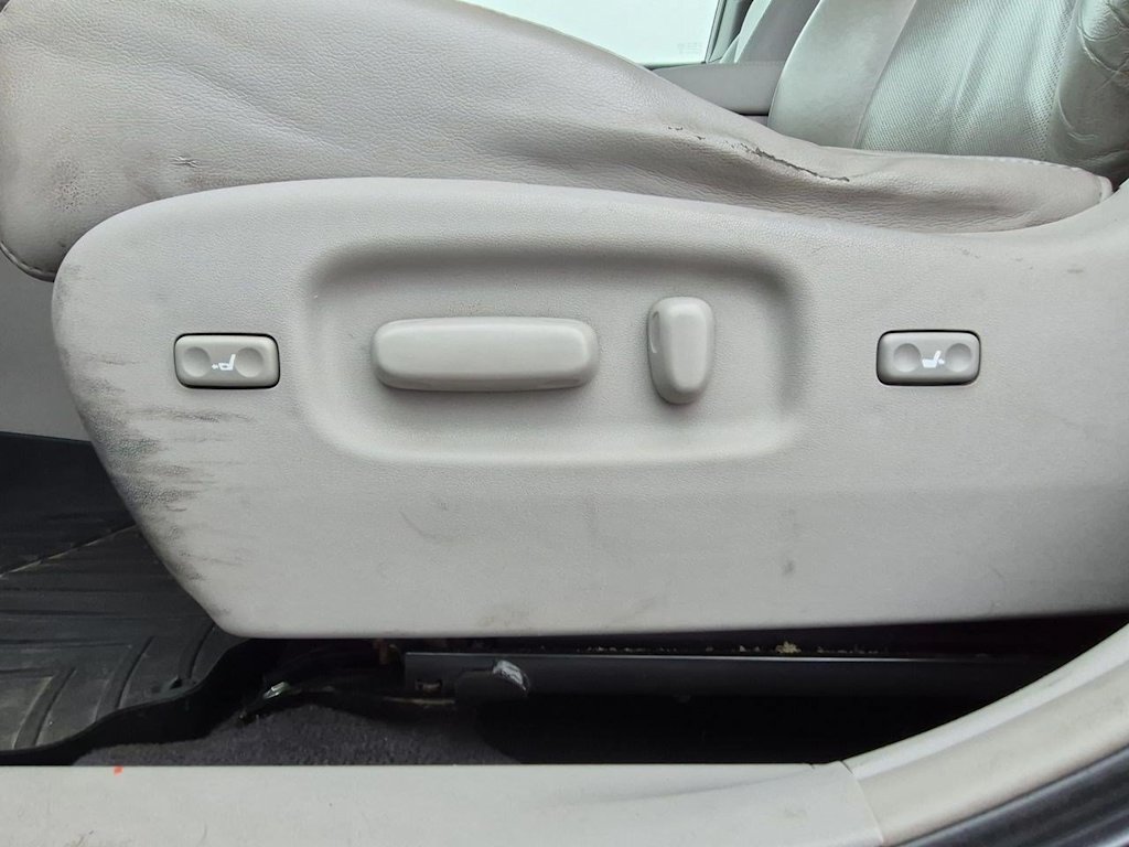 Thumbnail: 2012 Toyota Highlander - 25