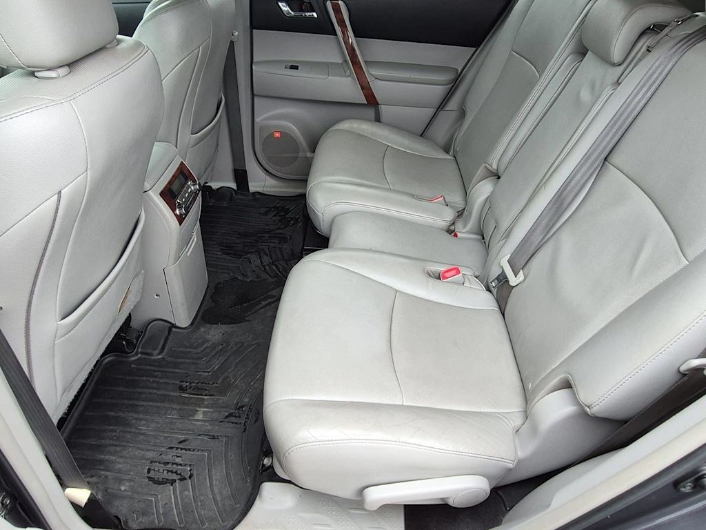 Thumbnail: 2012 Toyota Highlander - 27