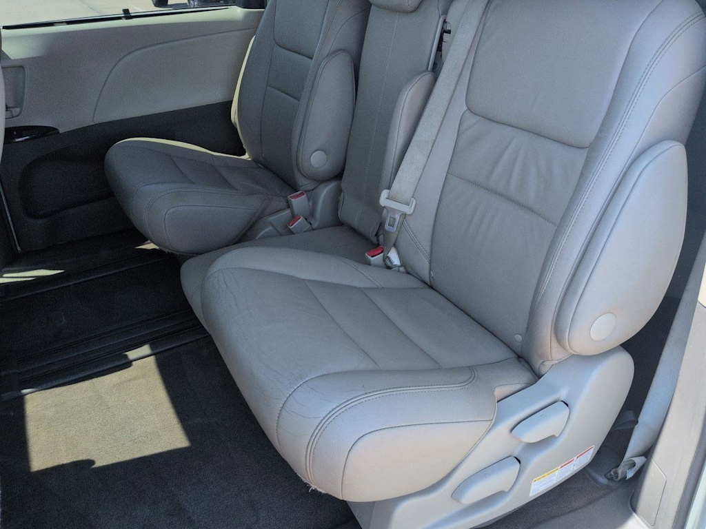 Thumbnail: 2015 Toyota Sienna - 12