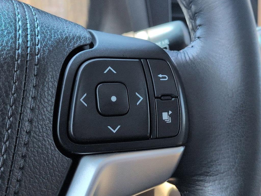 Thumbnail: 2015 Toyota Sienna - 31