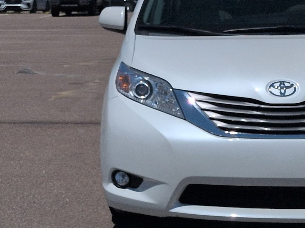 Thumbnail: 2015 Toyota Sienna - 7