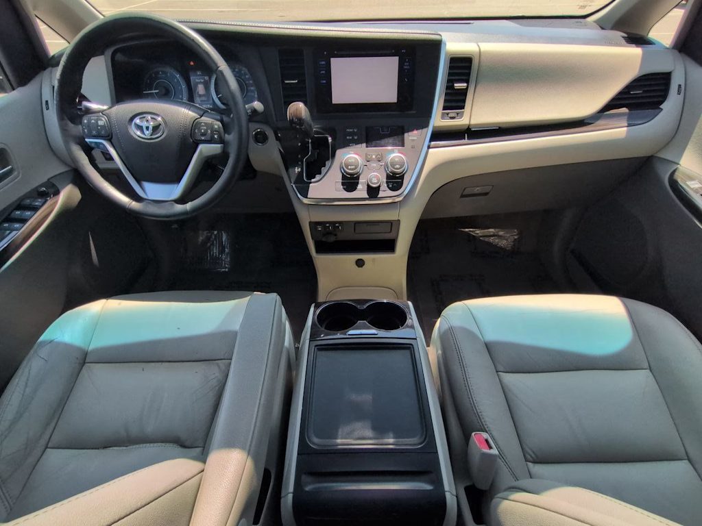 Thumbnail: 2015 Toyota Sienna - 2