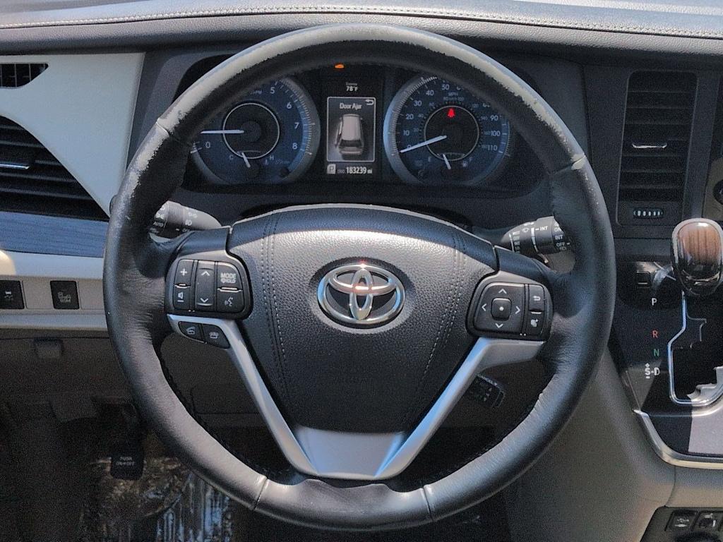 Thumbnail: 2015 Toyota Sienna - 10