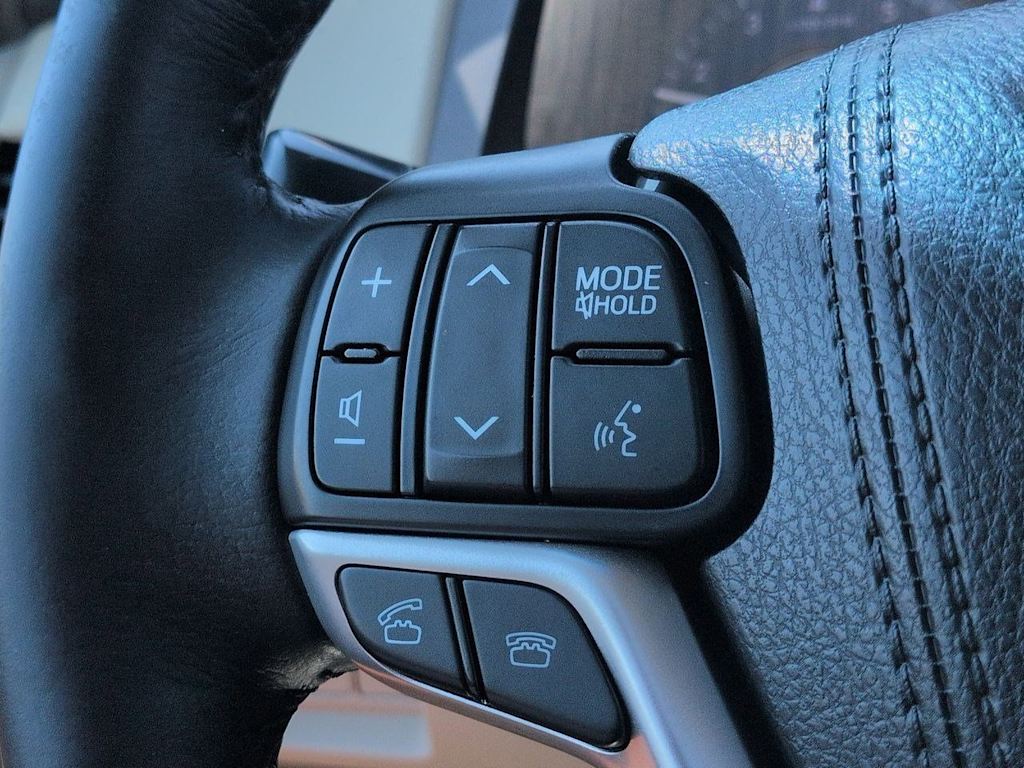 Thumbnail: 2015 Toyota Sienna - 30