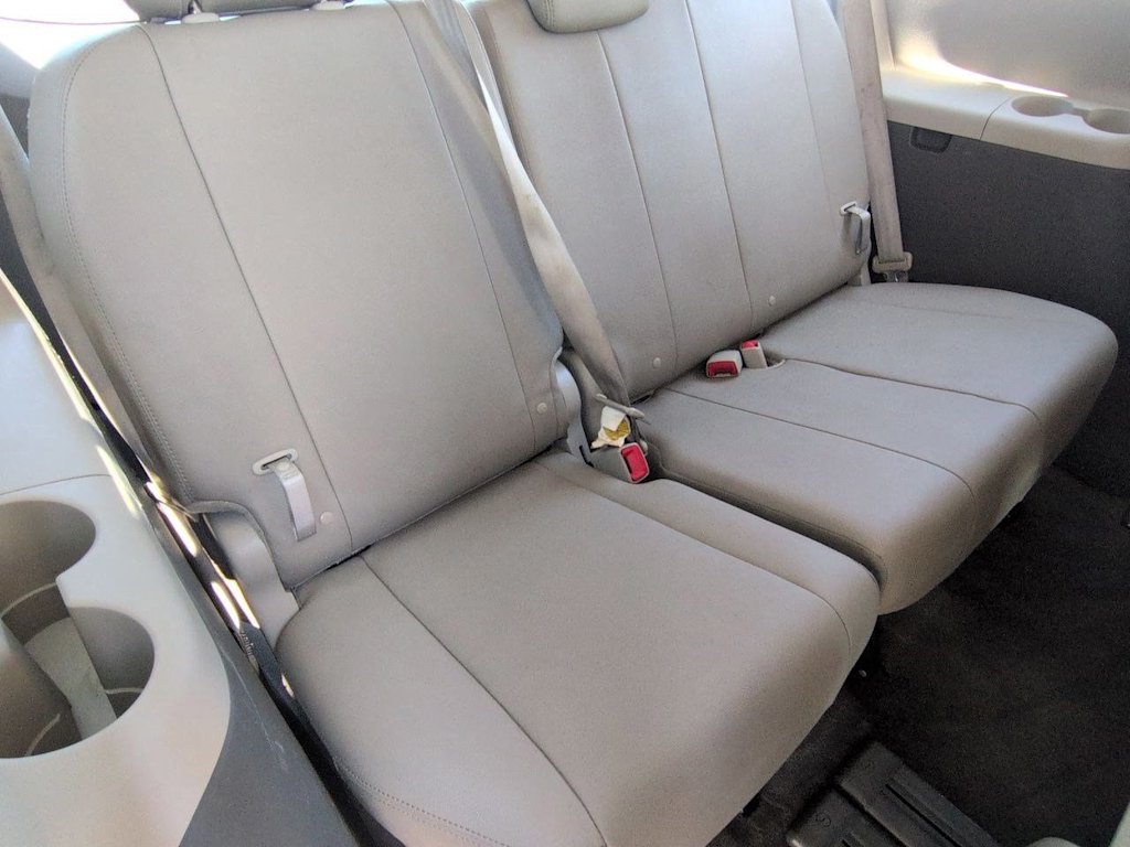 Thumbnail: 2015 Toyota Sienna - 28