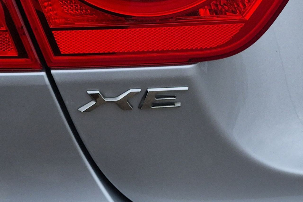 Thumbnail: 2017 Jaguar XE - 25
