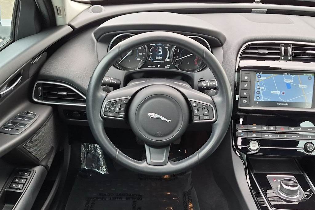 Thumbnail: 2017 Jaguar XE - 14
