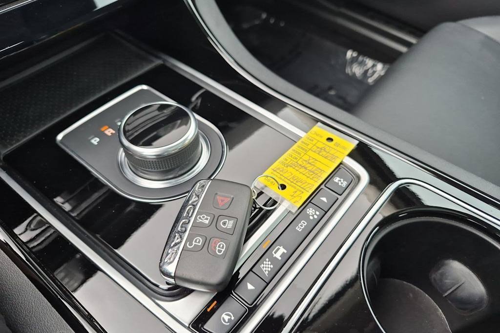 Thumbnail: 2017 Jaguar XE - 37