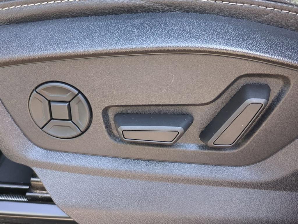 Thumbnail: 2019 Audi Q8 - 25