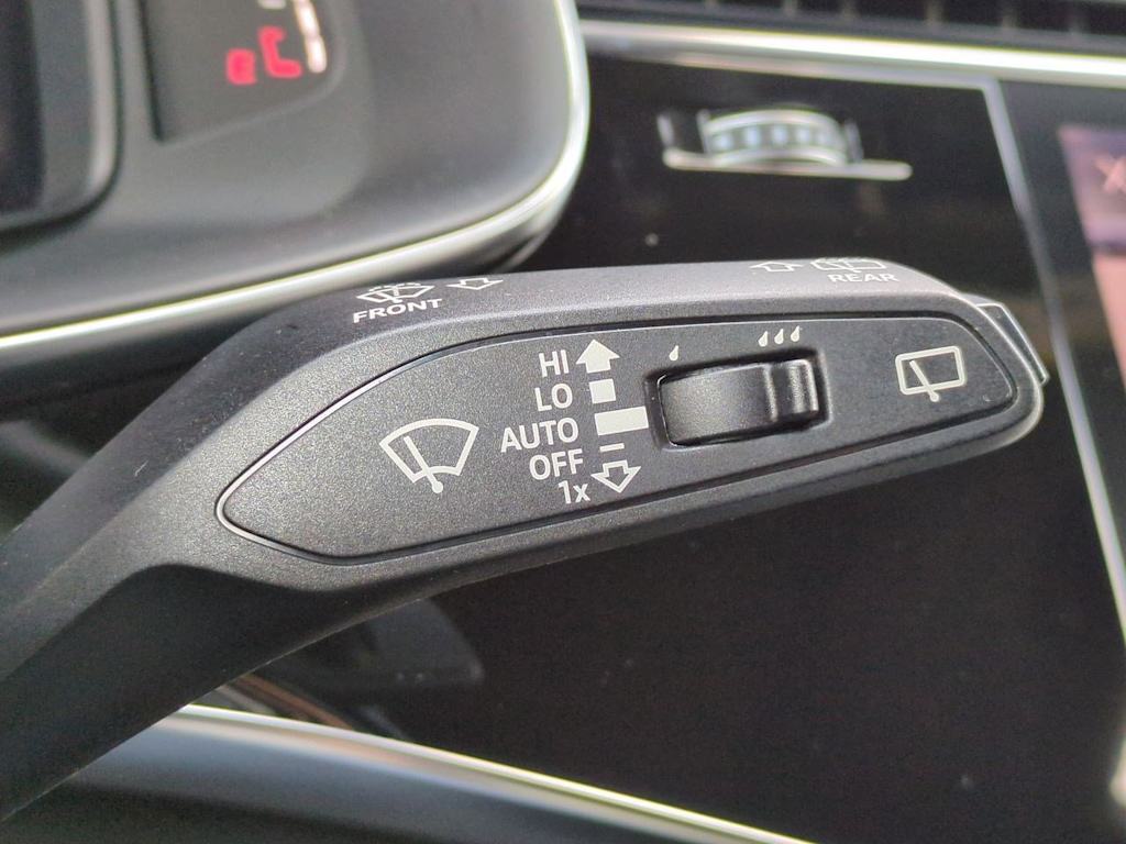 Thumbnail: 2019 Audi Q8 - 16