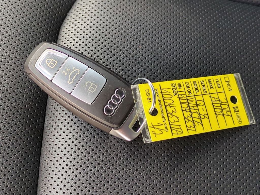 Thumbnail: 2019 Audi Q8 - 19